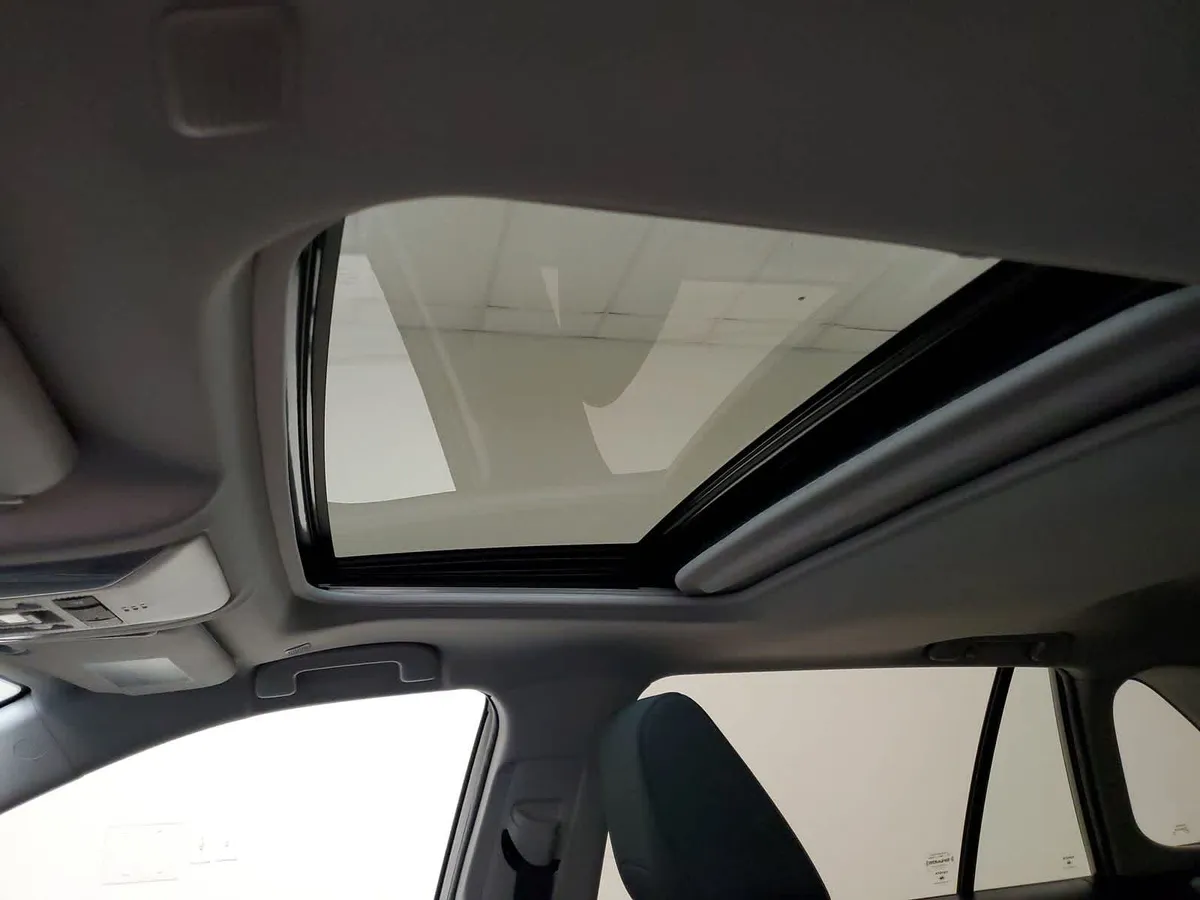 2024 Toyota RAV4 XLE thumbnail 3