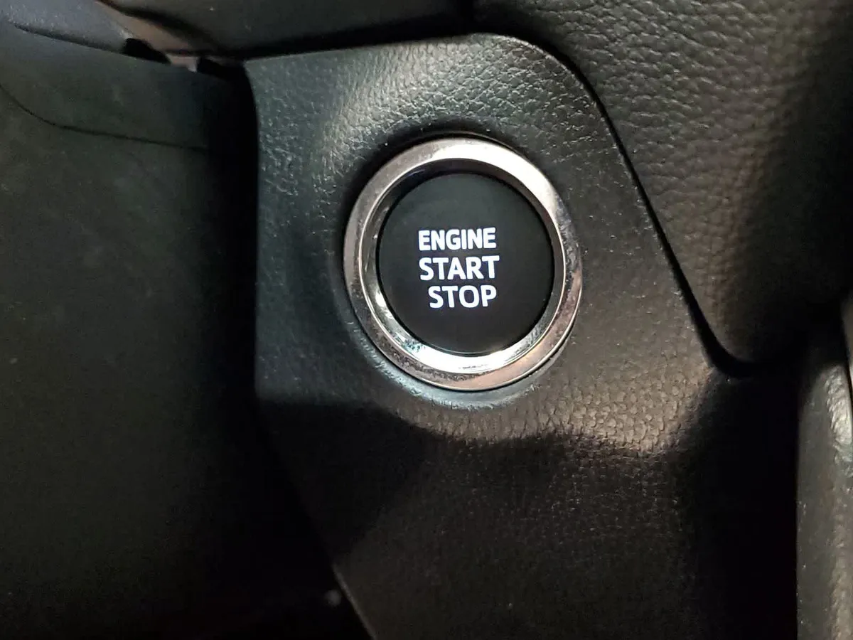 2024 Toyota RAV4 XLE thumbnail 6