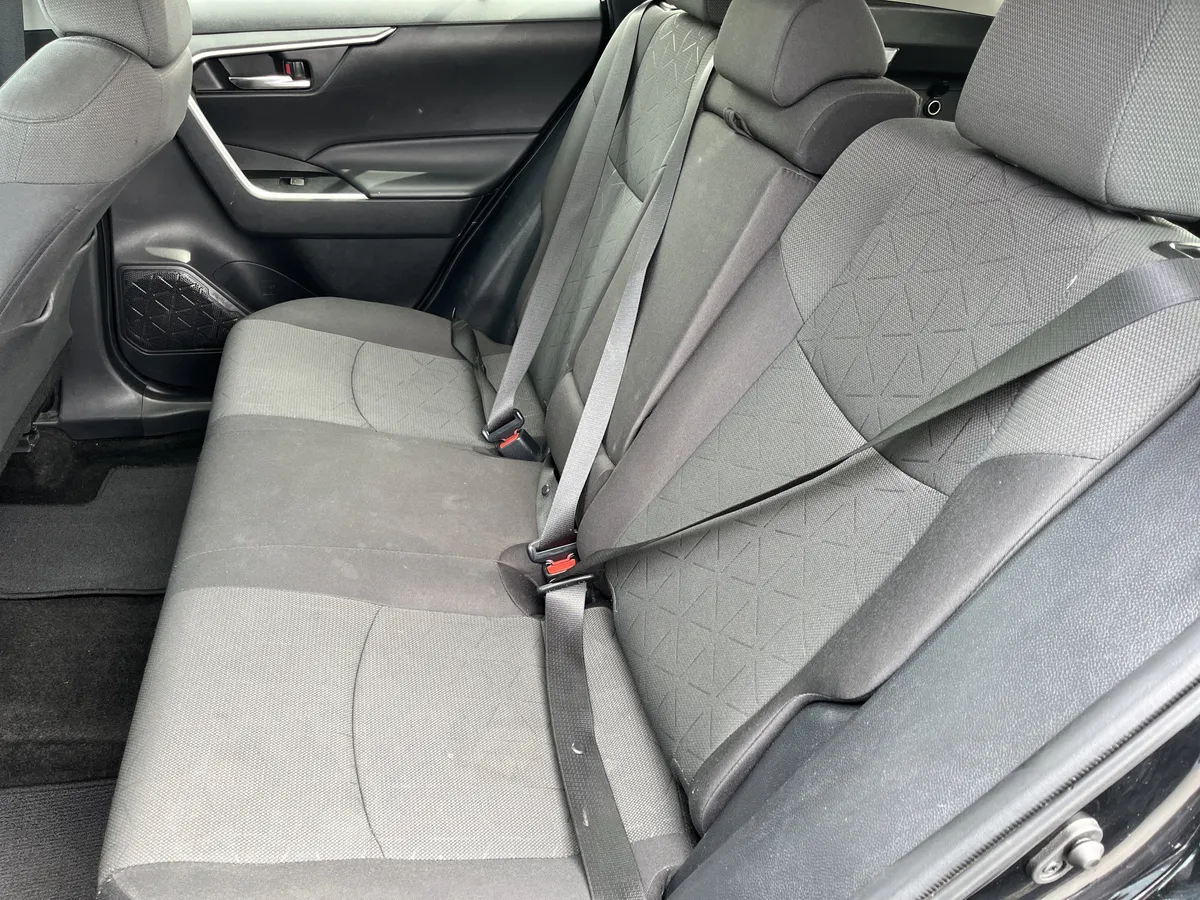 2024 Toyota RAV4 XLE thumbnail 16