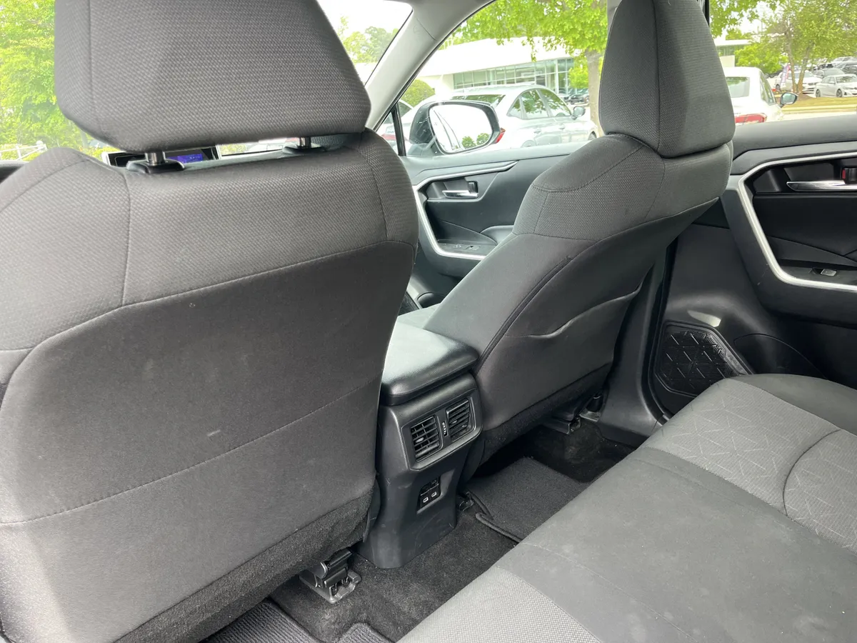 2024 Toyota RAV4 XLE thumbnail 17