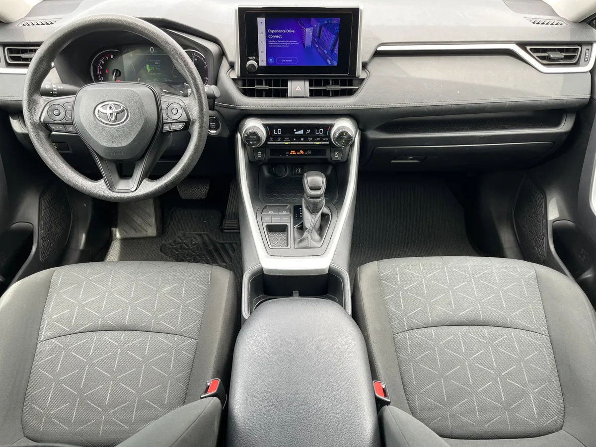 2024 Toyota RAV4 XLE thumbnail 3