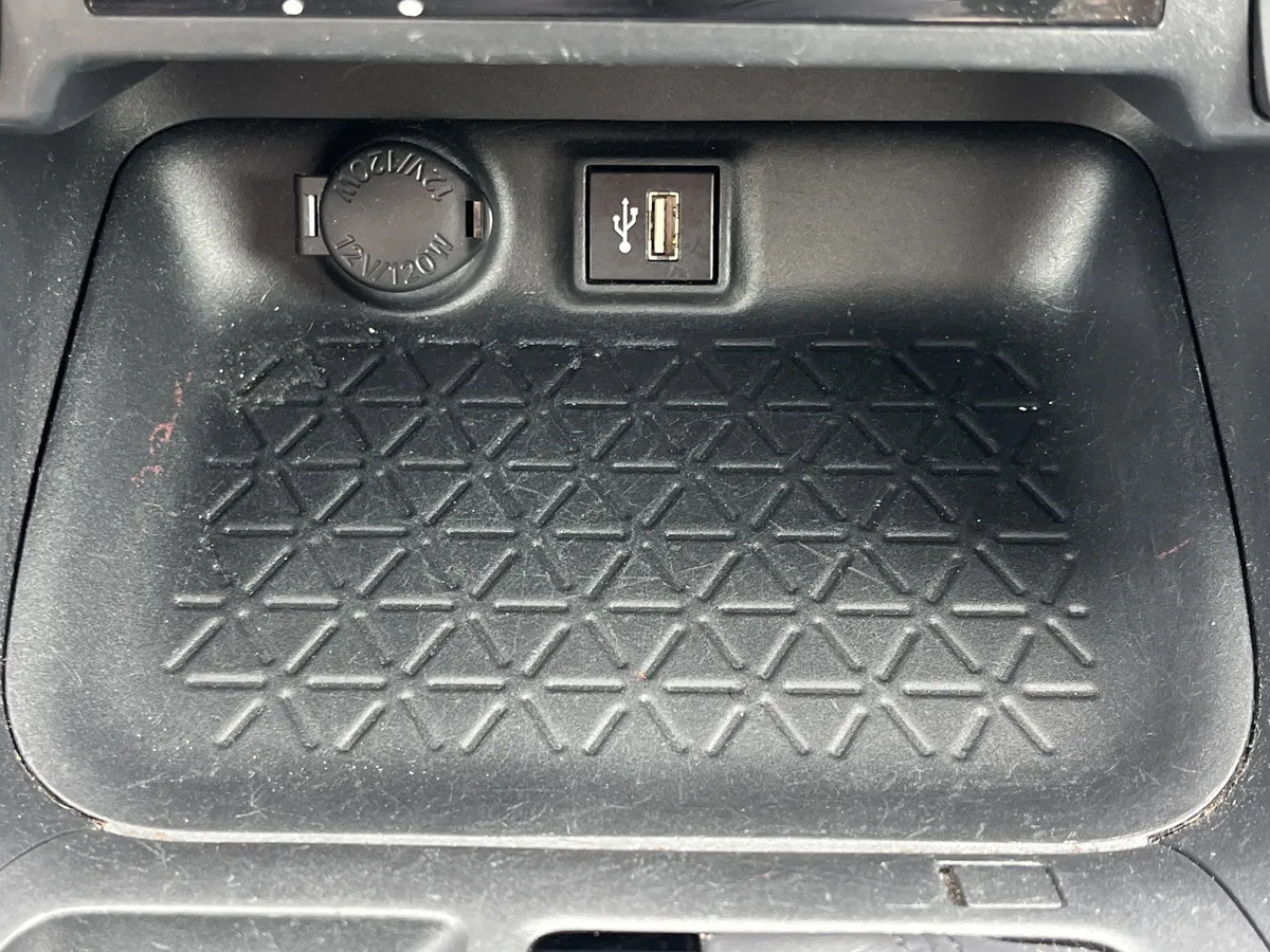 2024 Toyota RAV4 XLE thumbnail 7