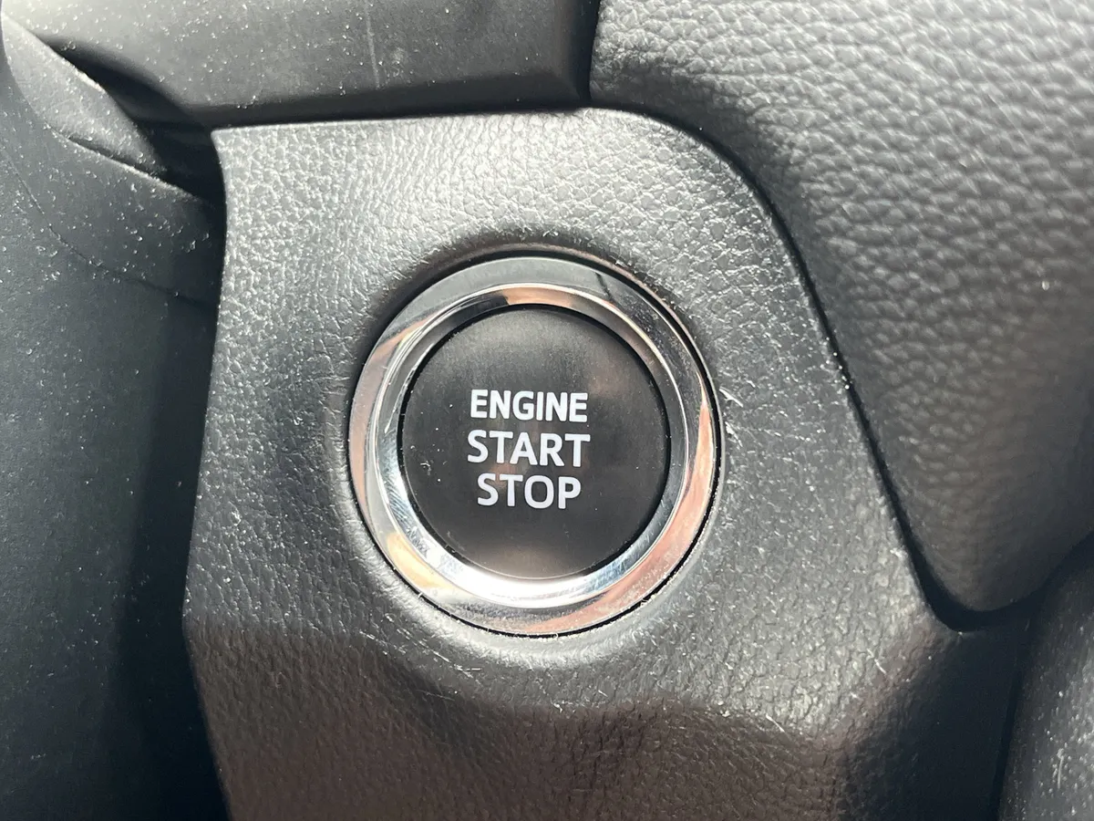 2024 Toyota RAV4 XLE thumbnail 9
