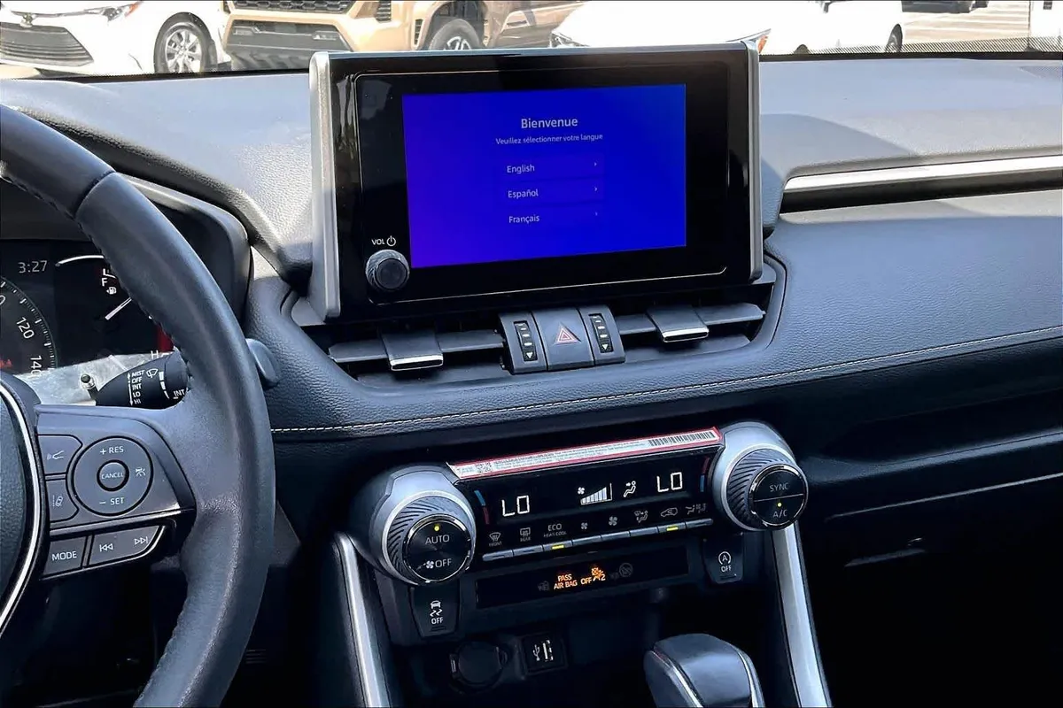 2024 Toyota RAV4 XLE Premium thumbnail 10