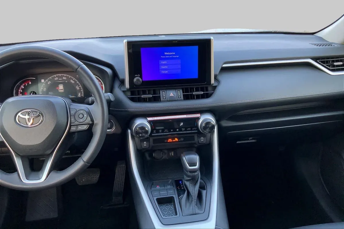 2024 Toyota RAV4 XLE Premium thumbnail 11