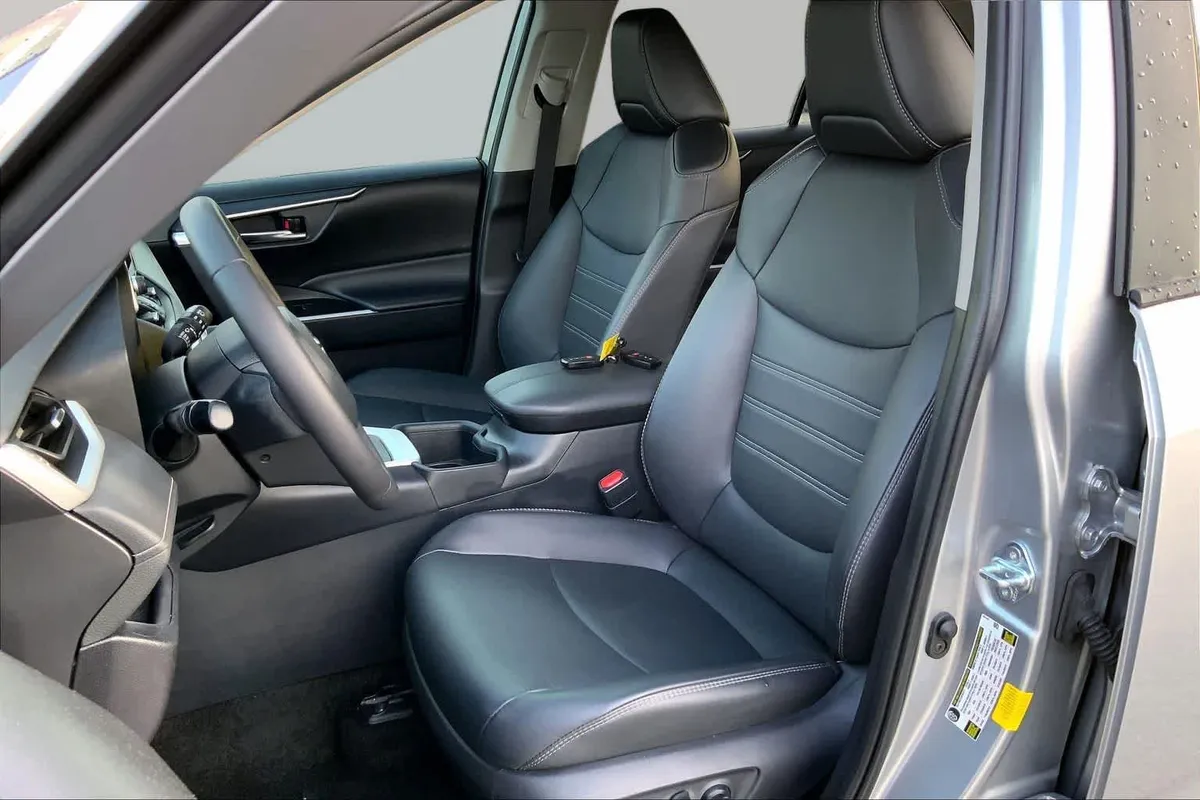 2024 Toyota RAV4 XLE Premium thumbnail 13