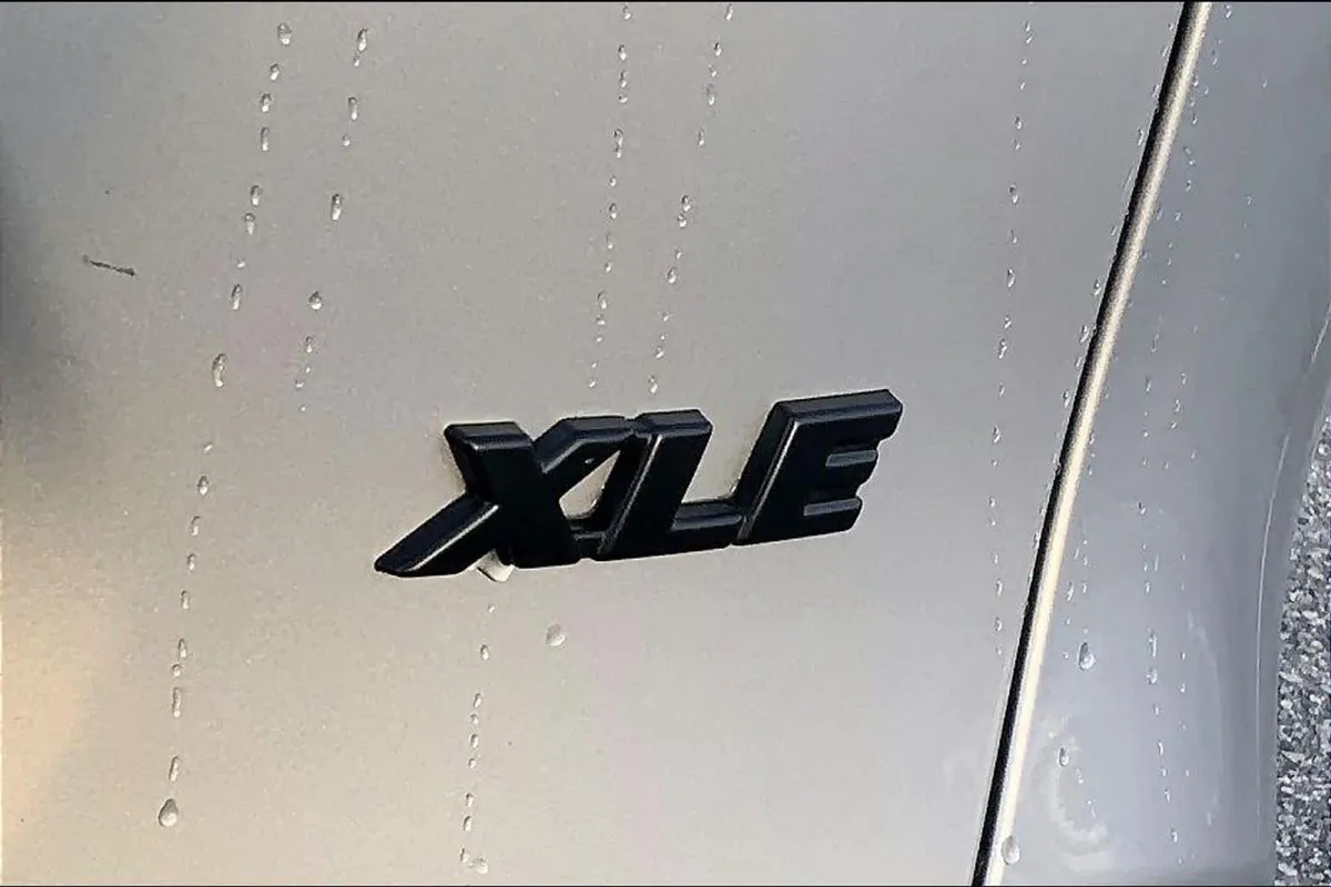 2024 Toyota RAV4 XLE Premium thumbnail 16