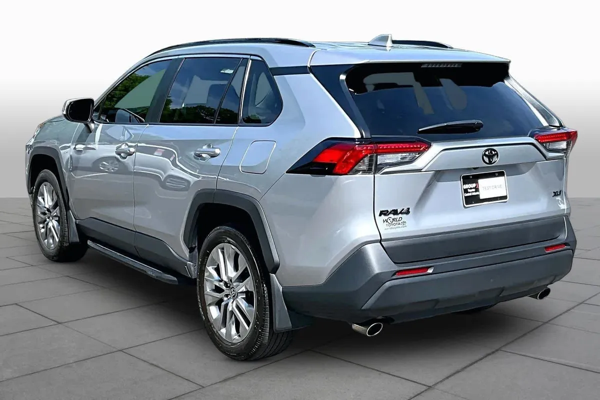 2024 Toyota RAV4 XLE Premium thumbnail 19
