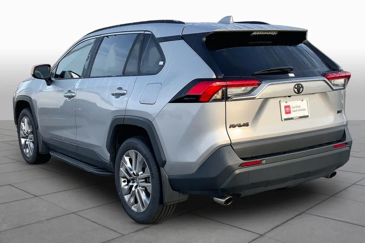 2024 Toyota RAV4 XLE Premium thumbnail 20