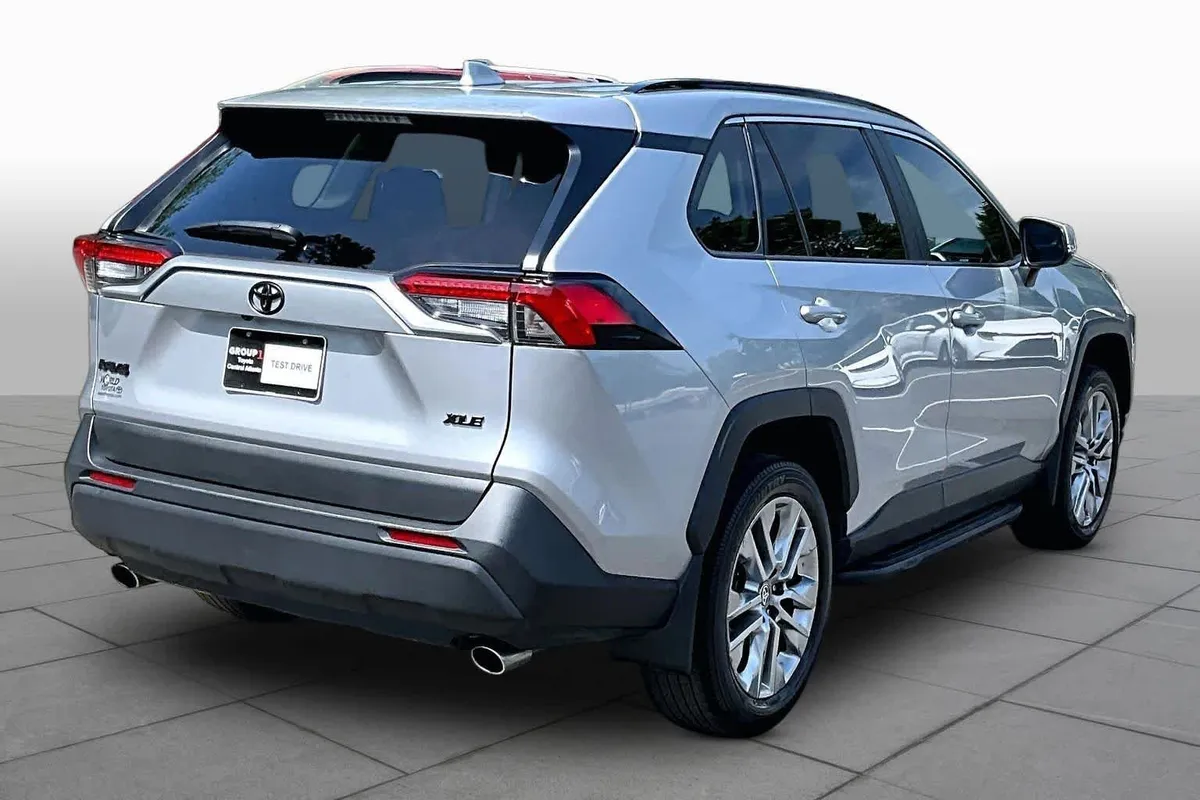 2024 Toyota RAV4 XLE Premium thumbnail 21