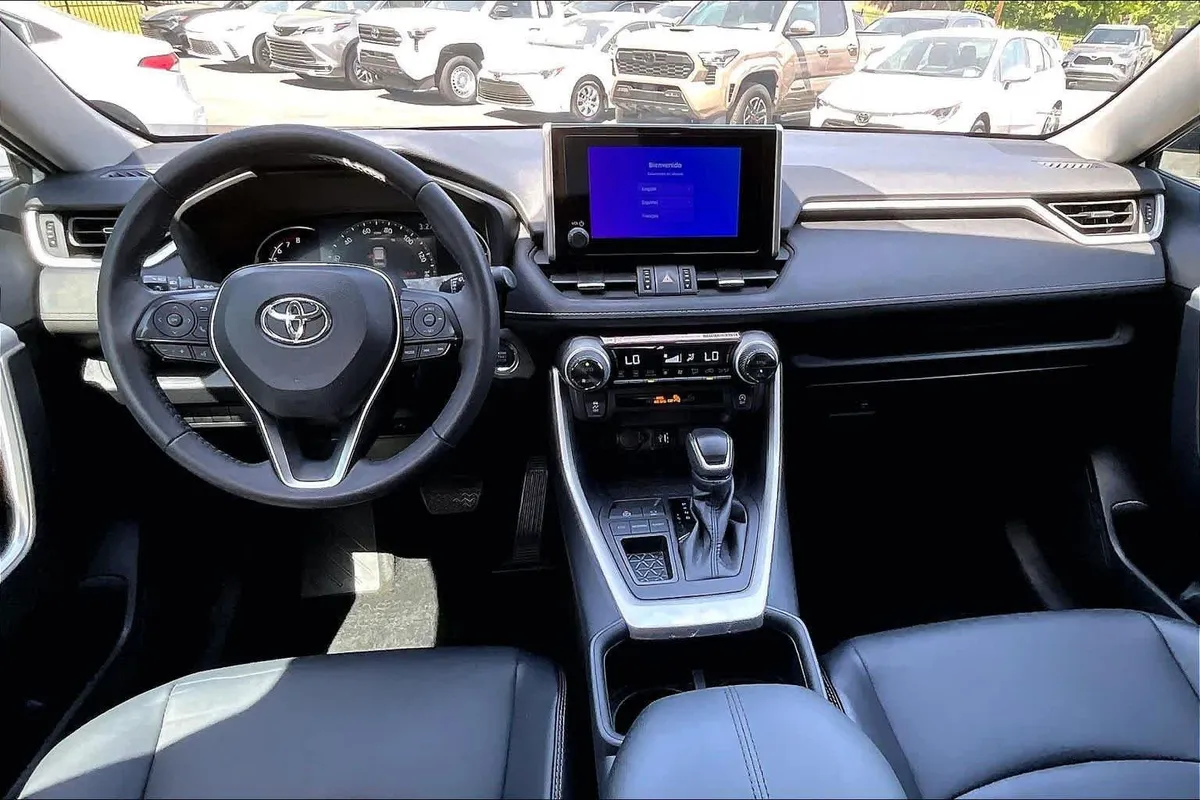 2024 Toyota RAV4 XLE Premium thumbnail 26