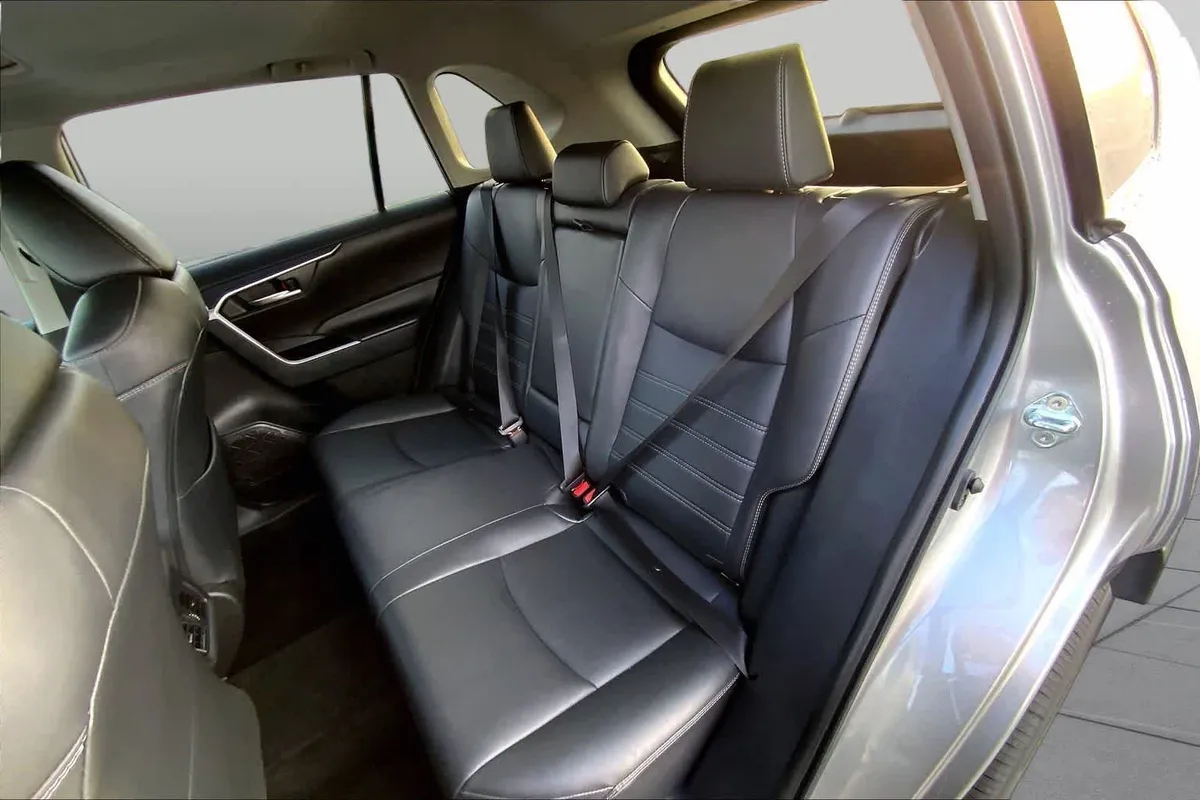 2024 Toyota RAV4 XLE Premium thumbnail 34