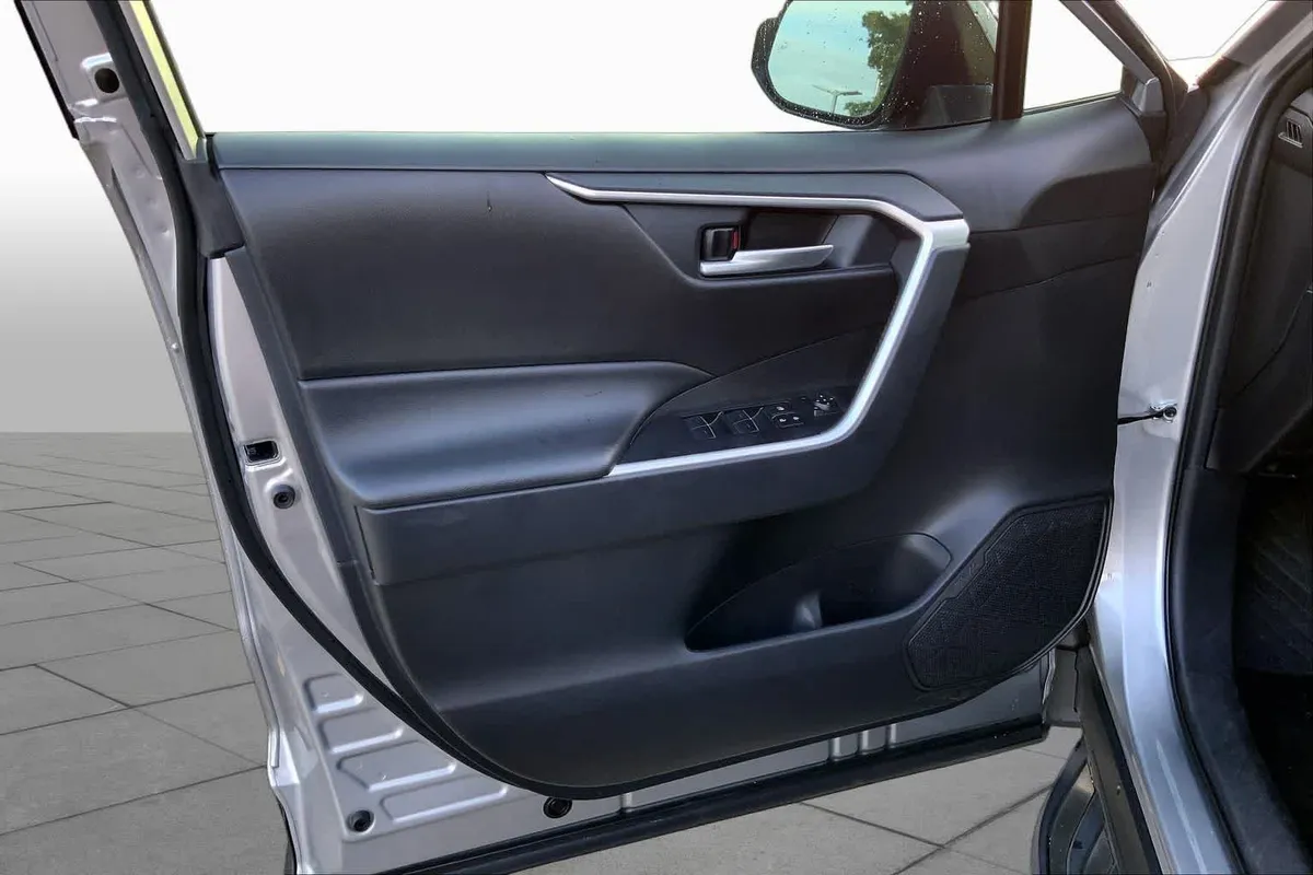 2024 Toyota RAV4 XLE Premium thumbnail 36