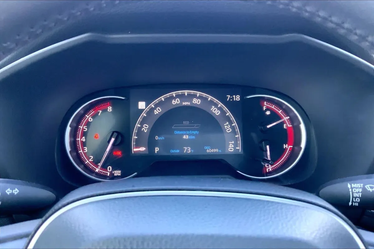 2024 Toyota RAV4 XLE Premium thumbnail 42