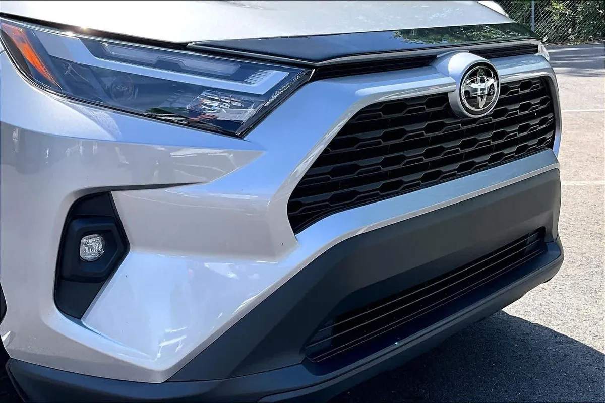 2024 Toyota RAV4 XLE Premium thumbnail 48