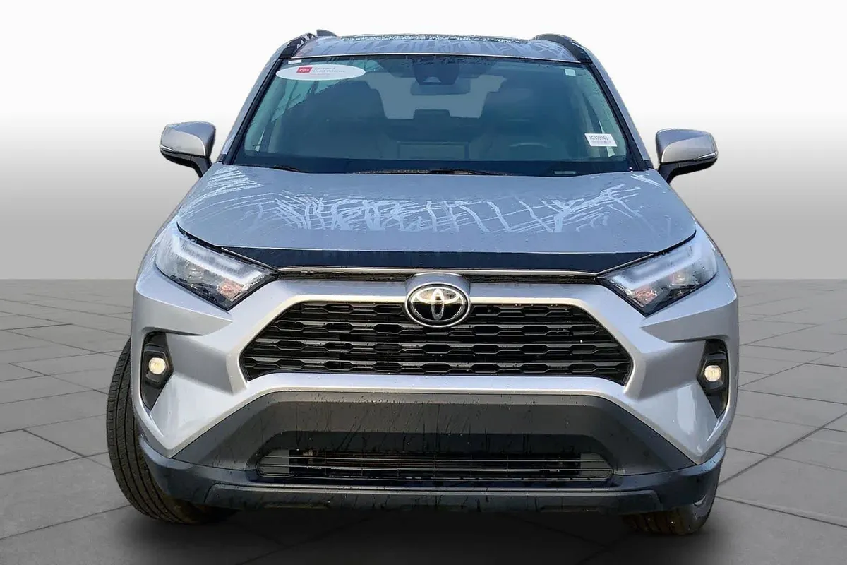 2024 Toyota RAV4 XLE Premium thumbnail 6