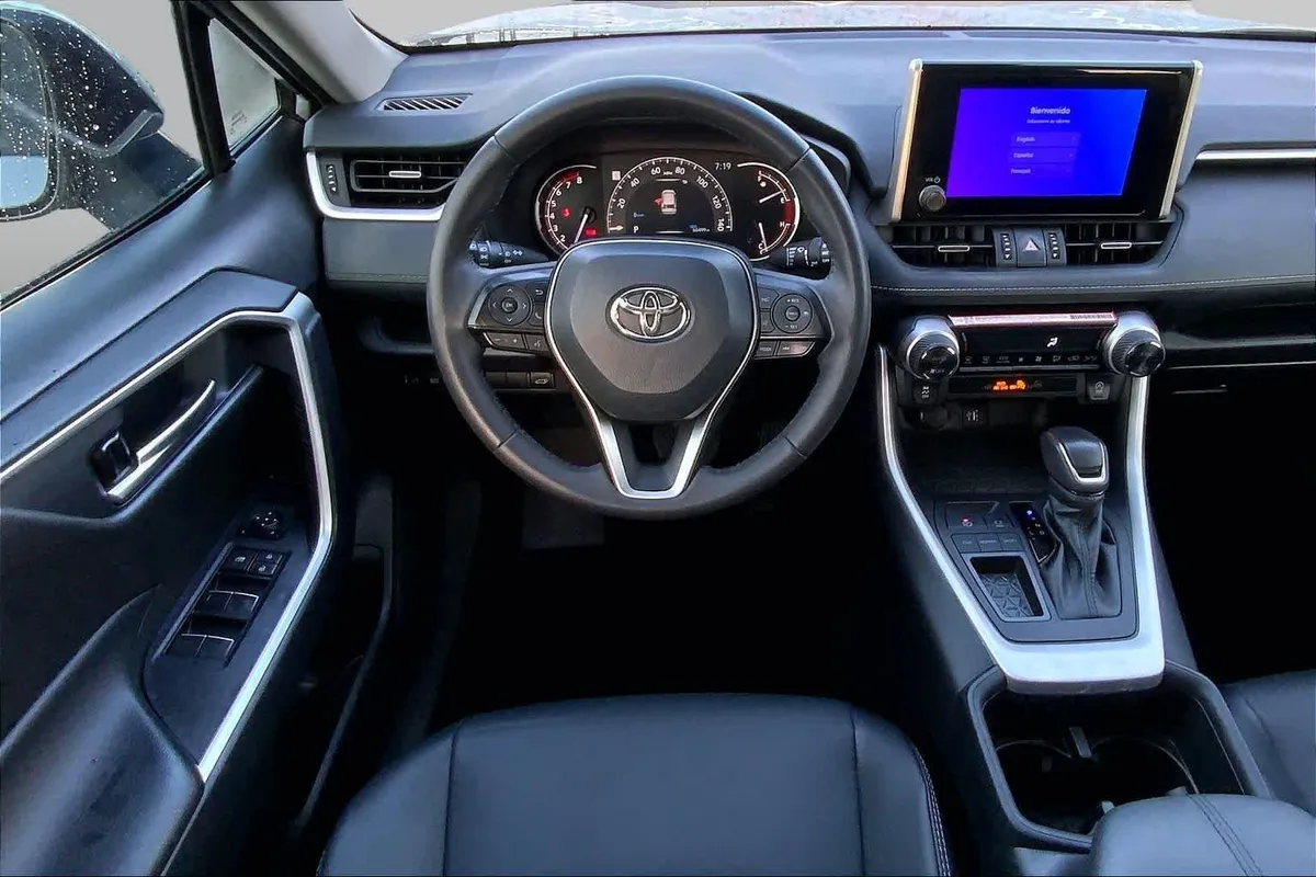 2024 Toyota RAV4 XLE Premium thumbnail 9