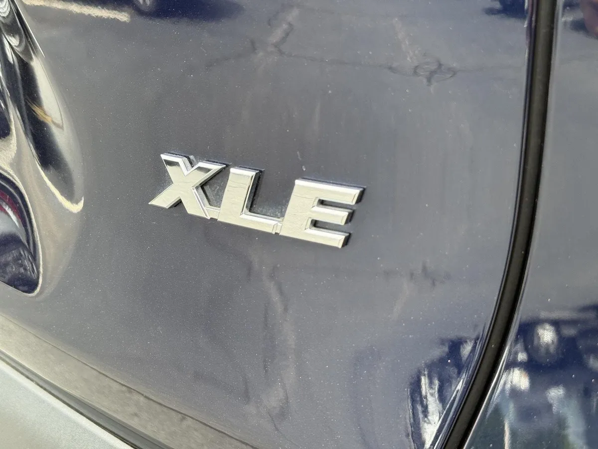2024 Toyota RAV4 XLE Premium thumbnail 10