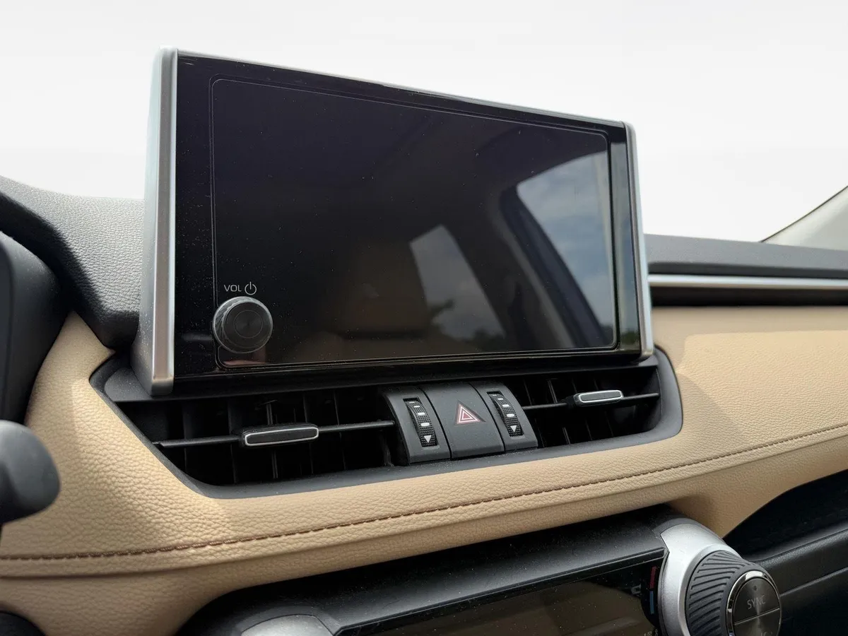 2024 Toyota RAV4 XLE Premium thumbnail 12