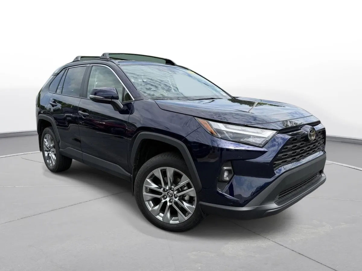 2024 Toyota RAV4 XLE Premium thumbnail 4
