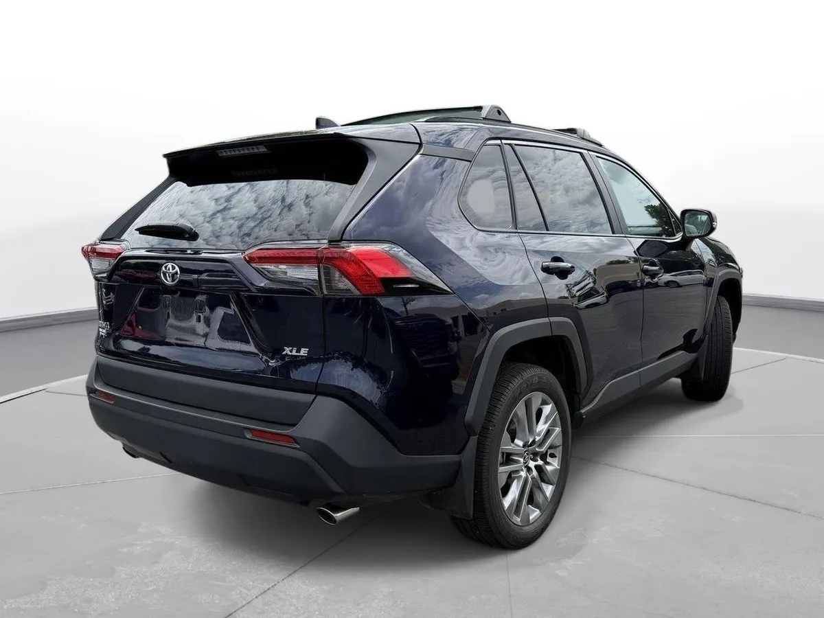 2024 Toyota RAV4 XLE Premium thumbnail 6