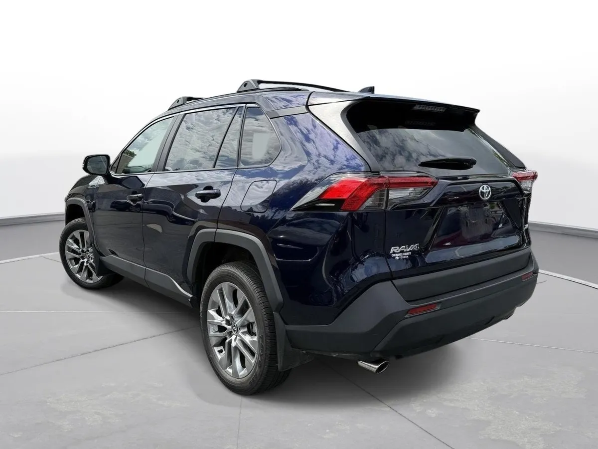 2024 Toyota RAV4 XLE Premium thumbnail 8