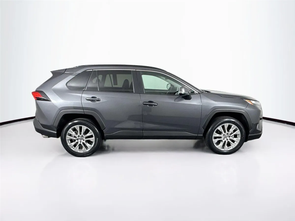 2024 Toyota RAV4 XLE Premium thumbnail 10