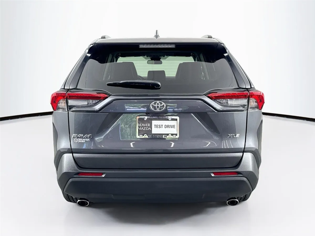 2024 Toyota RAV4 XLE Premium thumbnail 11