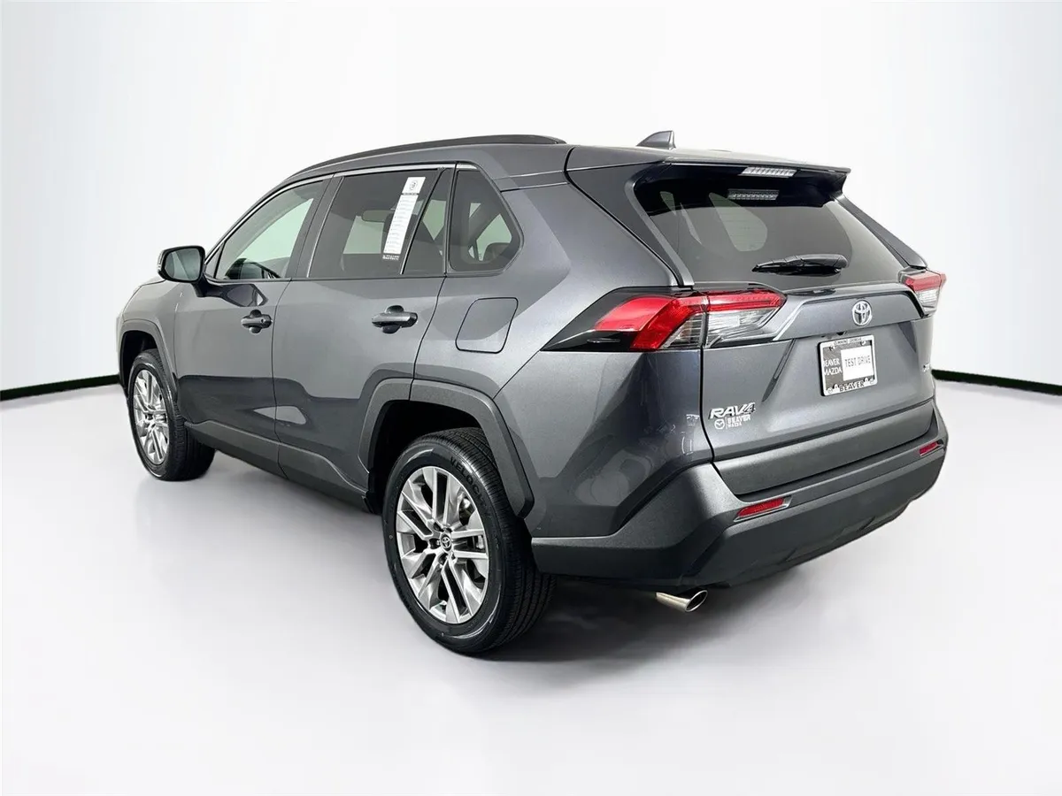 2024 Toyota RAV4 XLE Premium thumbnail 12