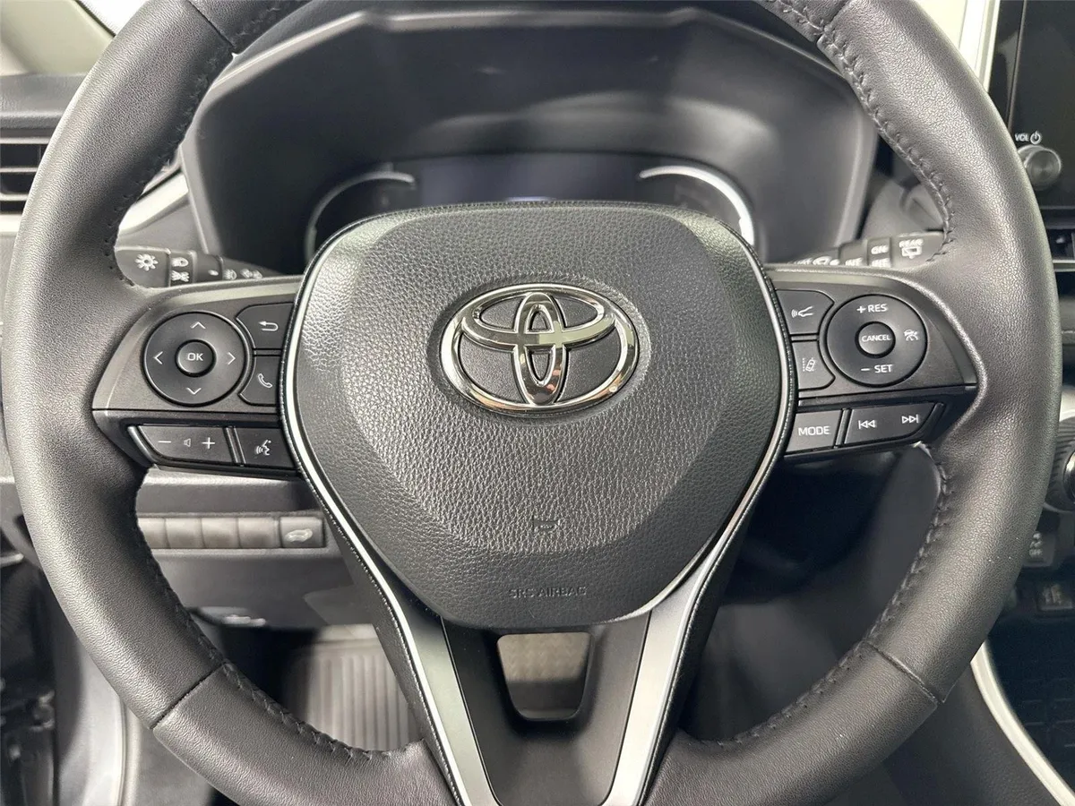 2024 Toyota RAV4 XLE Premium thumbnail 16