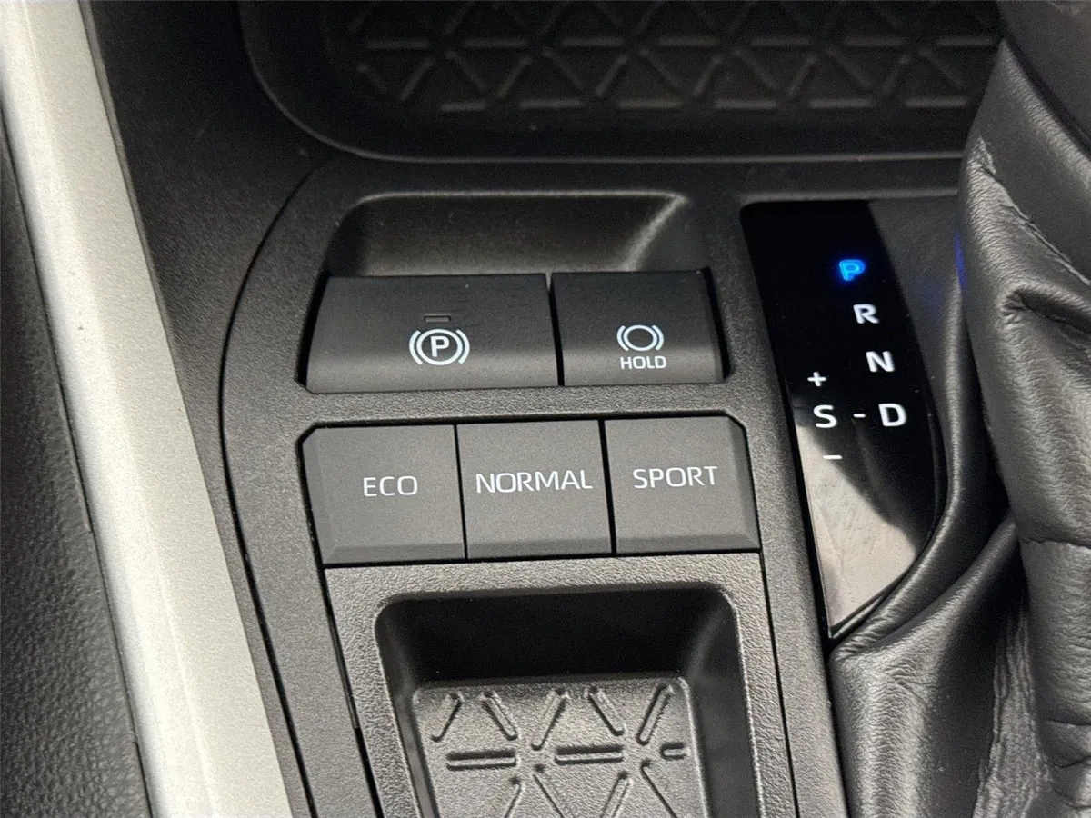 2024 Toyota RAV4 XLE Premium thumbnail 27