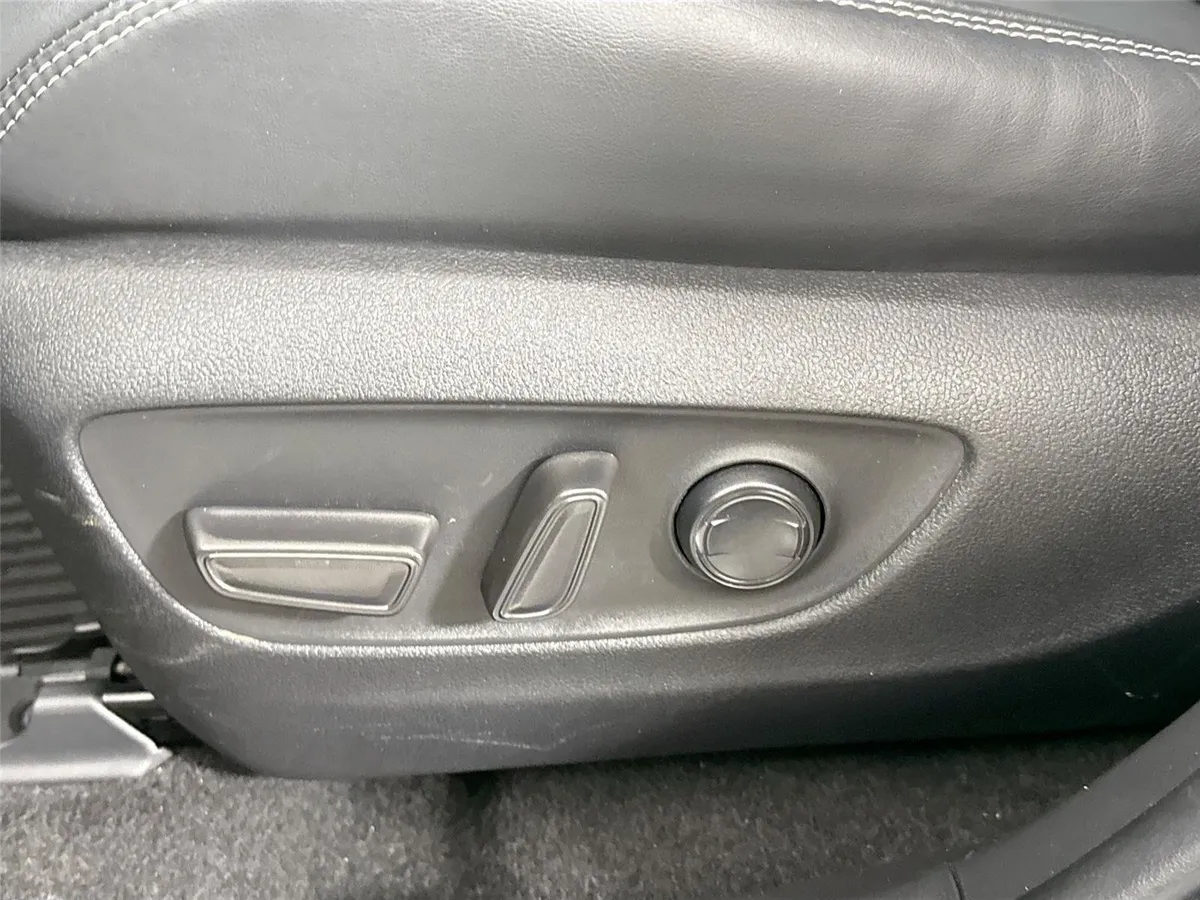 2024 Toyota RAV4 XLE Premium thumbnail 29