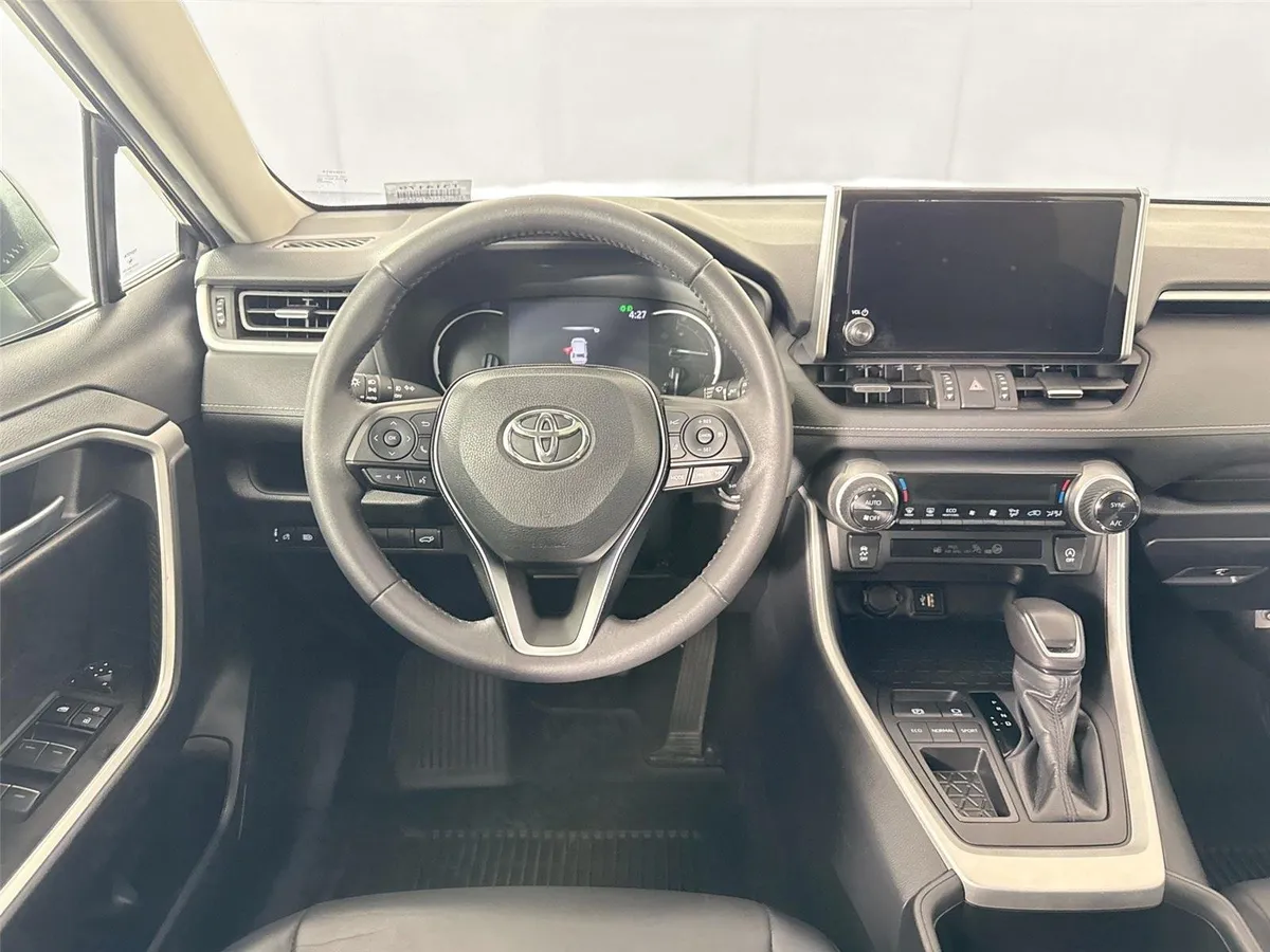 2024 Toyota RAV4 XLE Premium thumbnail 31