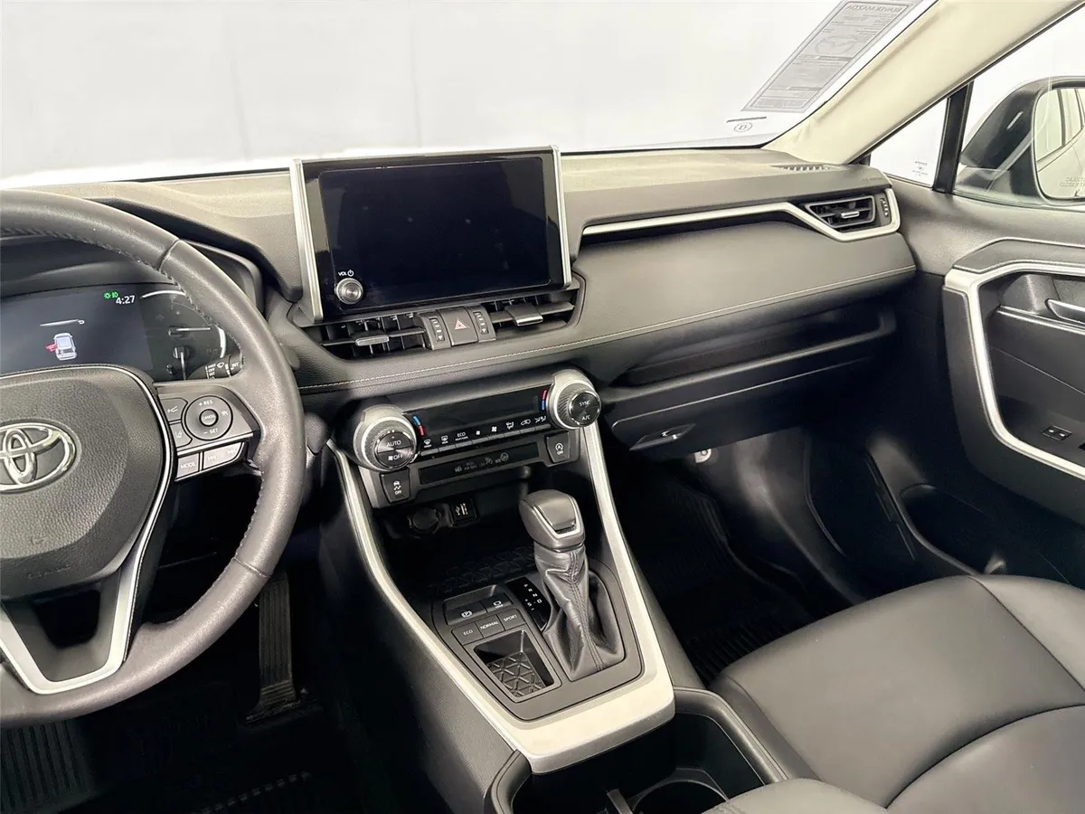 2024 Toyota RAV4 XLE Premium thumbnail 32