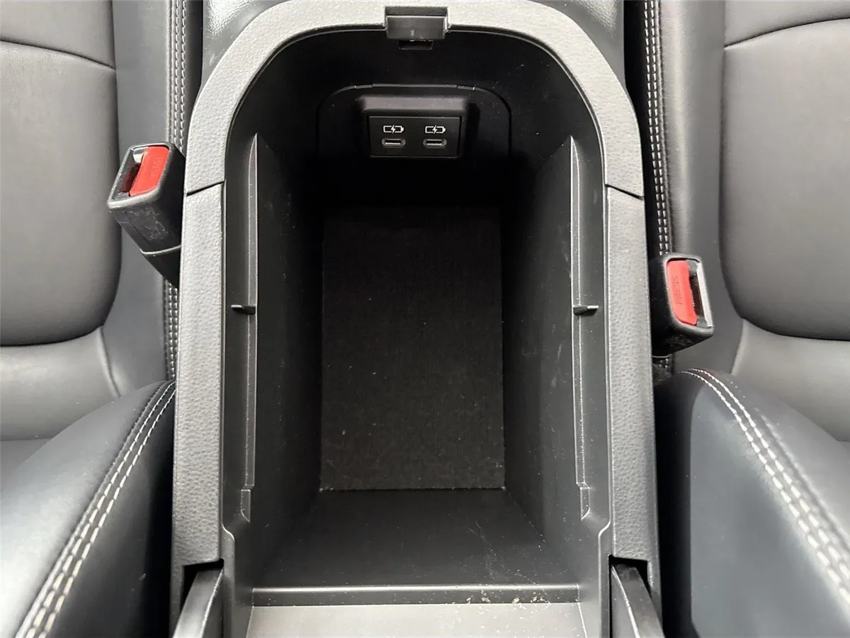 2024 Toyota RAV4 XLE Premium thumbnail 33