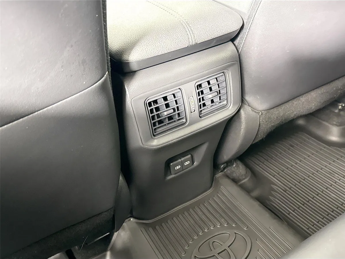 2024 Toyota RAV4 XLE Premium thumbnail 35