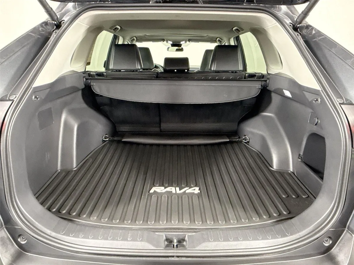 2024 Toyota RAV4 XLE Premium thumbnail 38