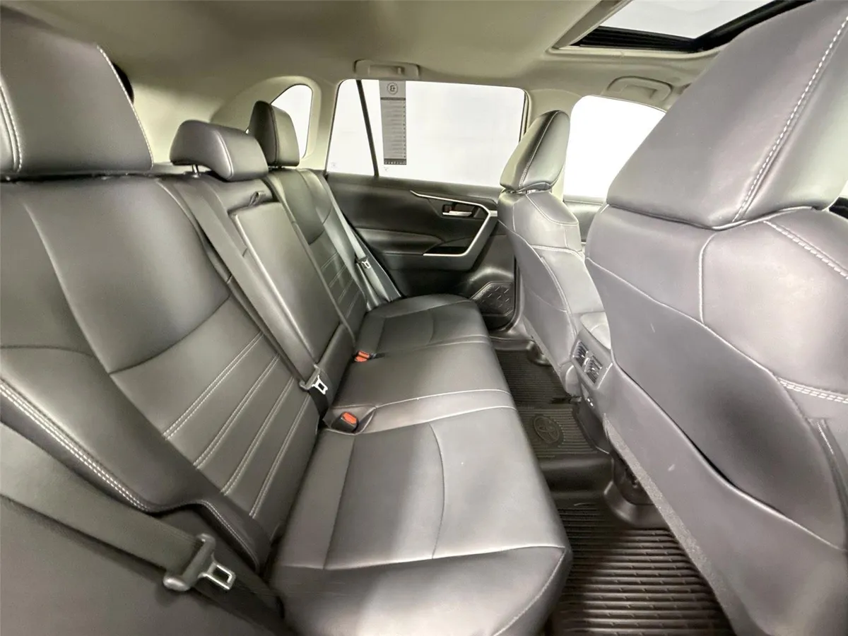 2024 Toyota RAV4 XLE Premium thumbnail 41