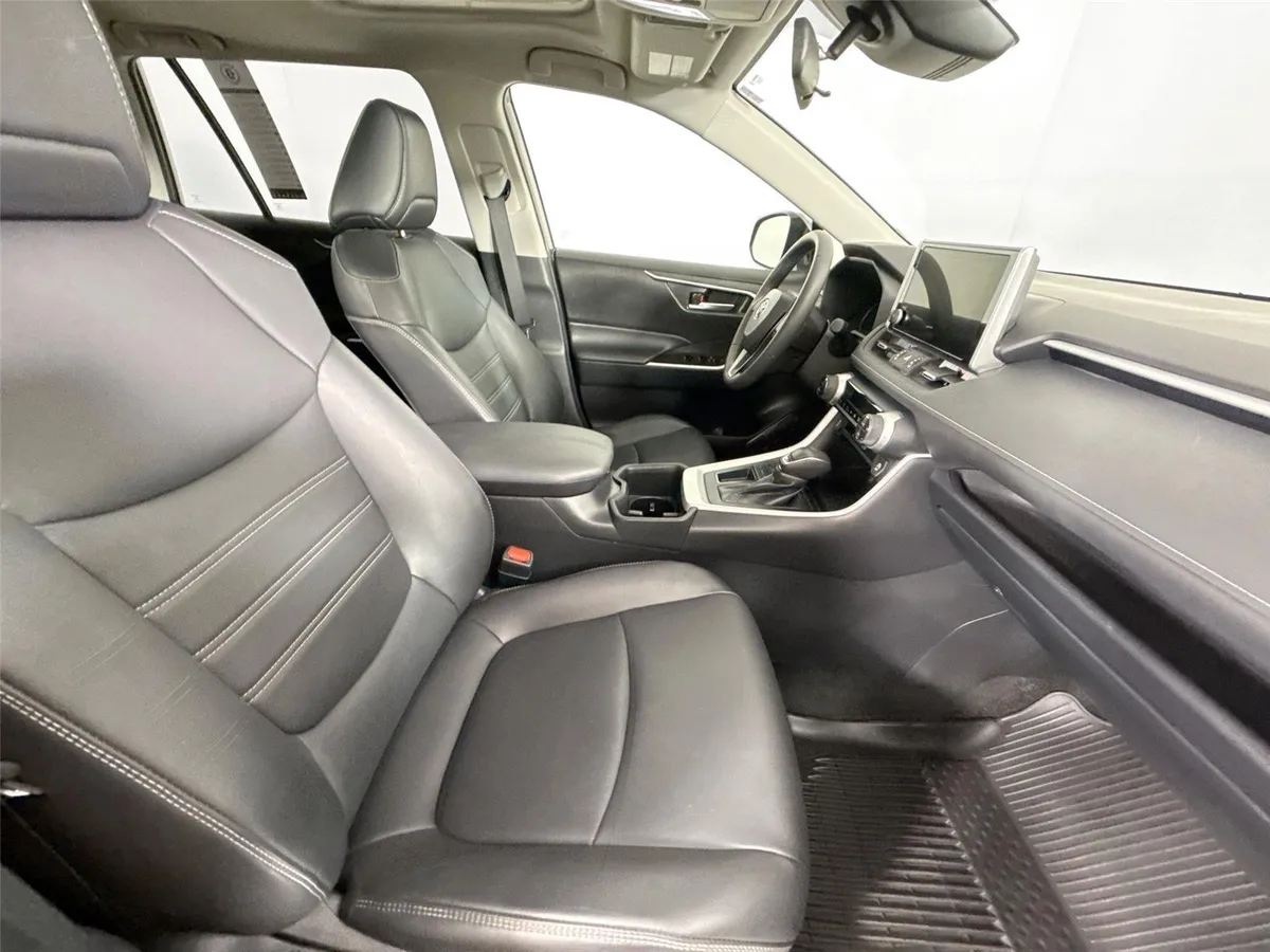2024 Toyota RAV4 XLE Premium thumbnail 42