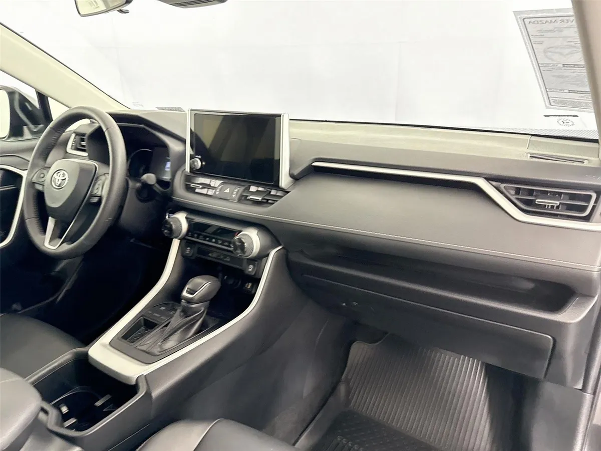 2024 Toyota RAV4 XLE Premium thumbnail 43