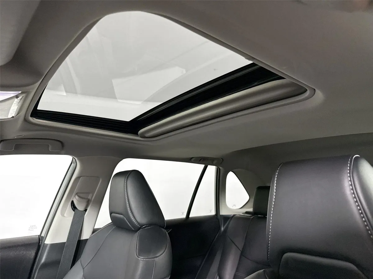 2024 Toyota RAV4 XLE Premium thumbnail 6