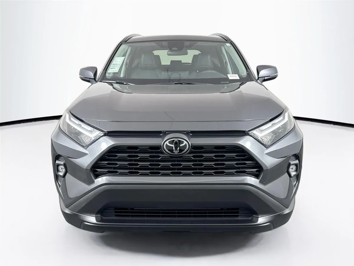 2024 Toyota RAV4 XLE Premium thumbnail 8