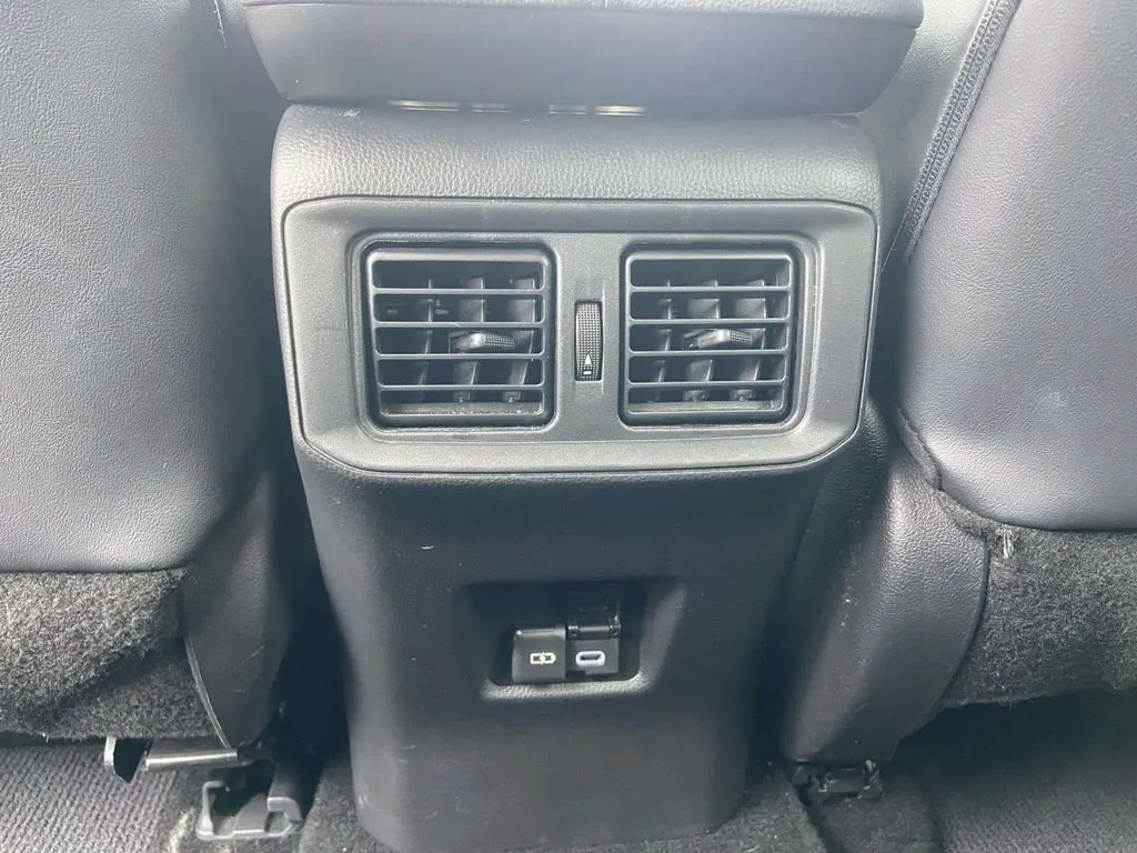 2024 Toyota RAV4 XLE Premium thumbnail 22