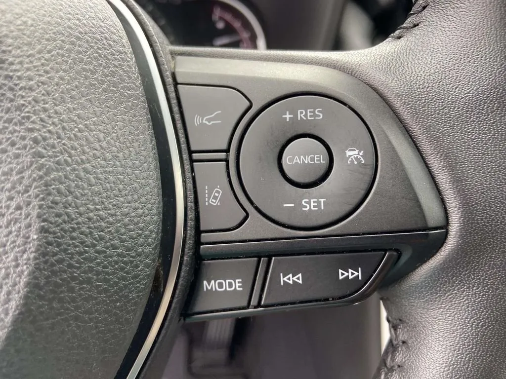 2024 Toyota RAV4 XLE Premium thumbnail 34