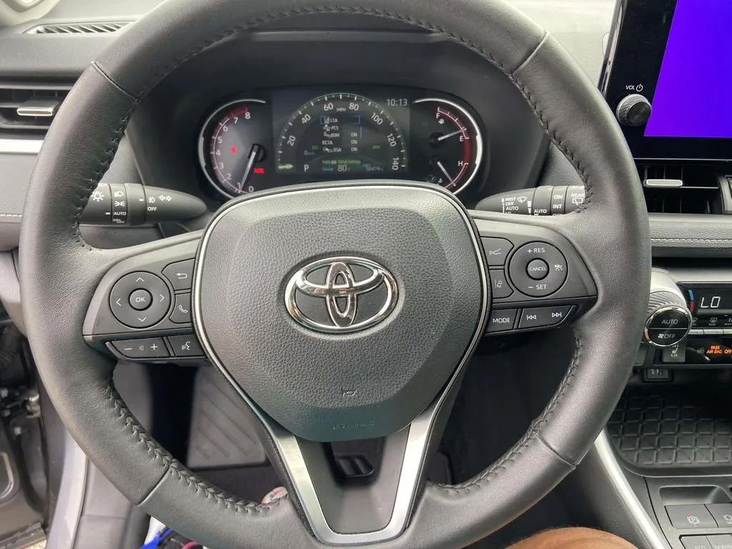2024 Toyota RAV4 XLE Premium thumbnail 35
