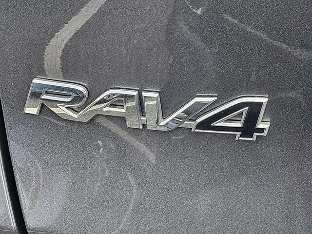 2024 Toyota RAV4 XLE thumbnail 13