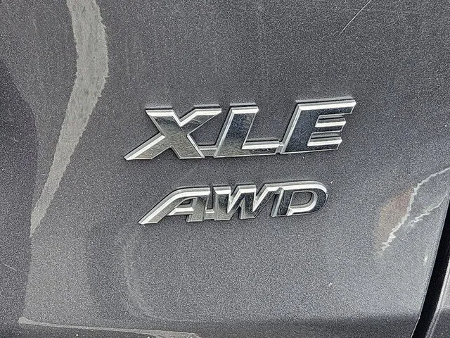 2024 Toyota RAV4 XLE thumbnail 14
