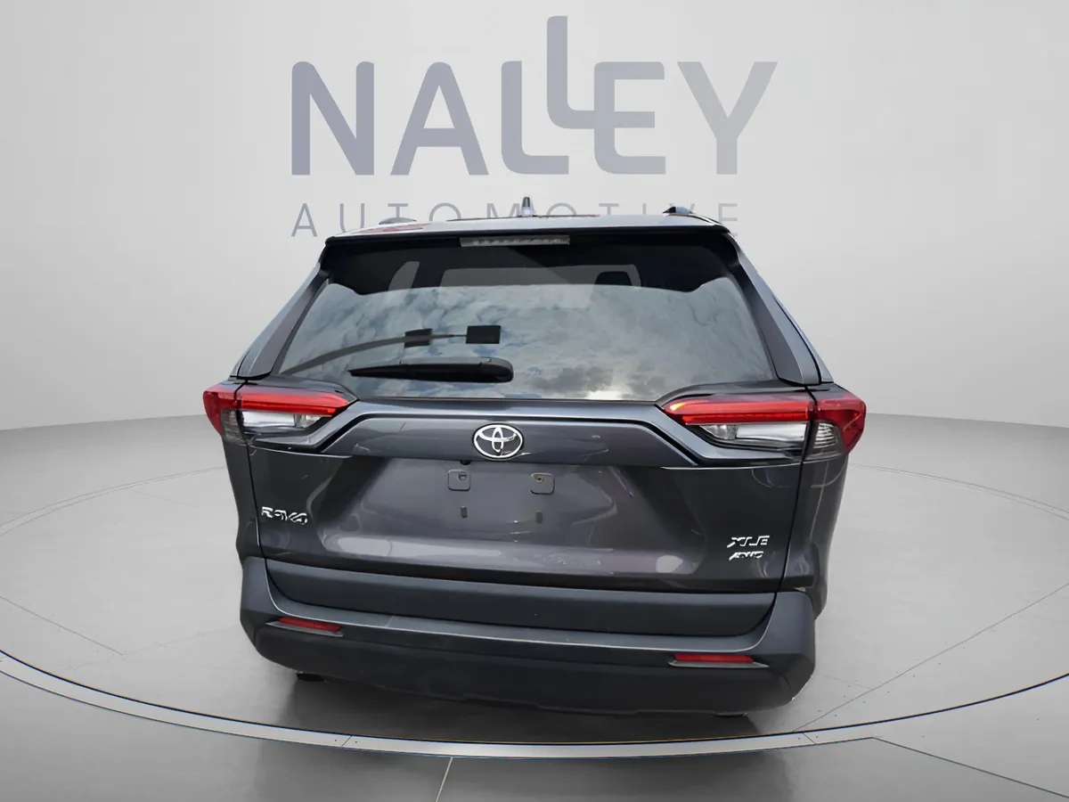 2024 Toyota RAV4 XLE thumbnail 4
