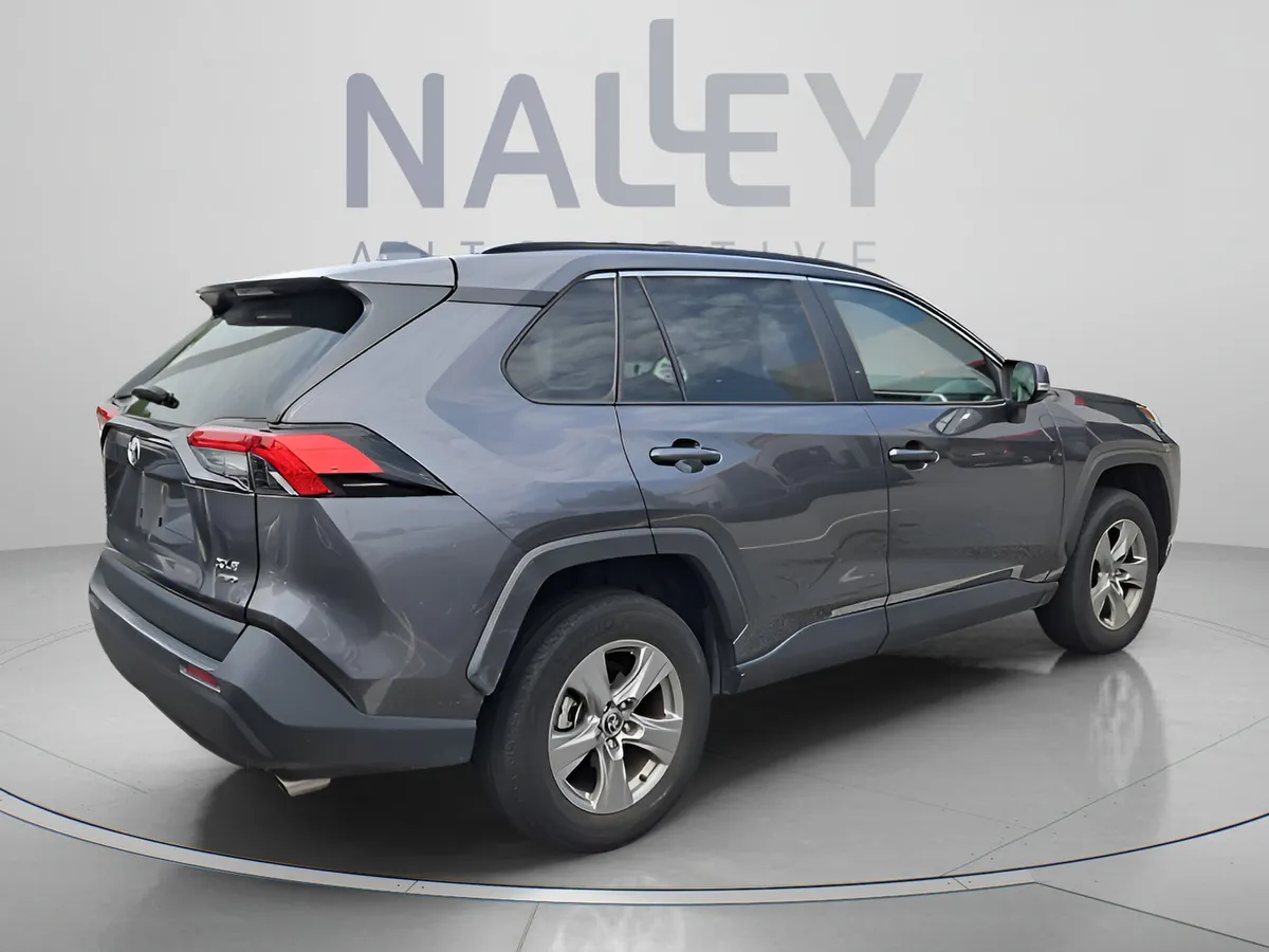 2024 Toyota RAV4 XLE thumbnail 5