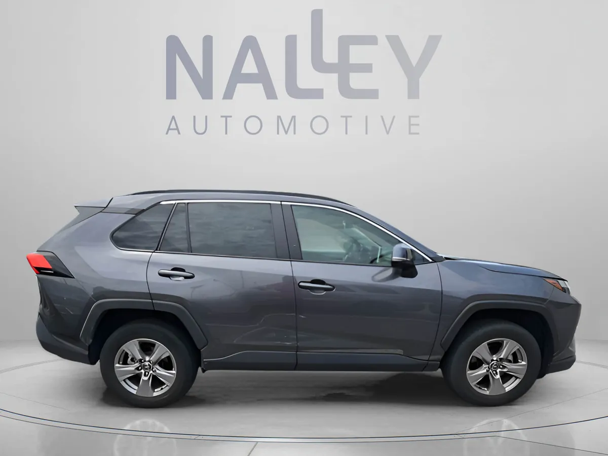 2024 Toyota RAV4 XLE thumbnail 6